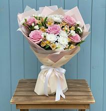 Букет цветов из:  Гвоздики, Орхидеи и Розы #REPLACE_PRED# Николо-Александровском