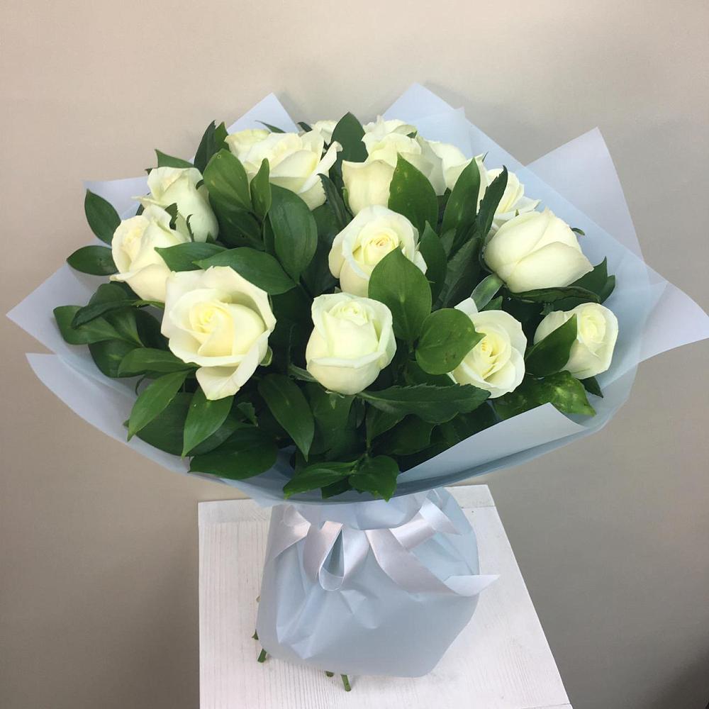 Букет 15 Белых роз Проуд в Николо-Александровском