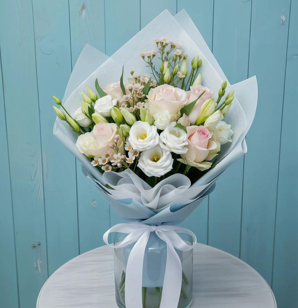 Букет цветов из: Розы и Лизиантусы в Николо-Александровском