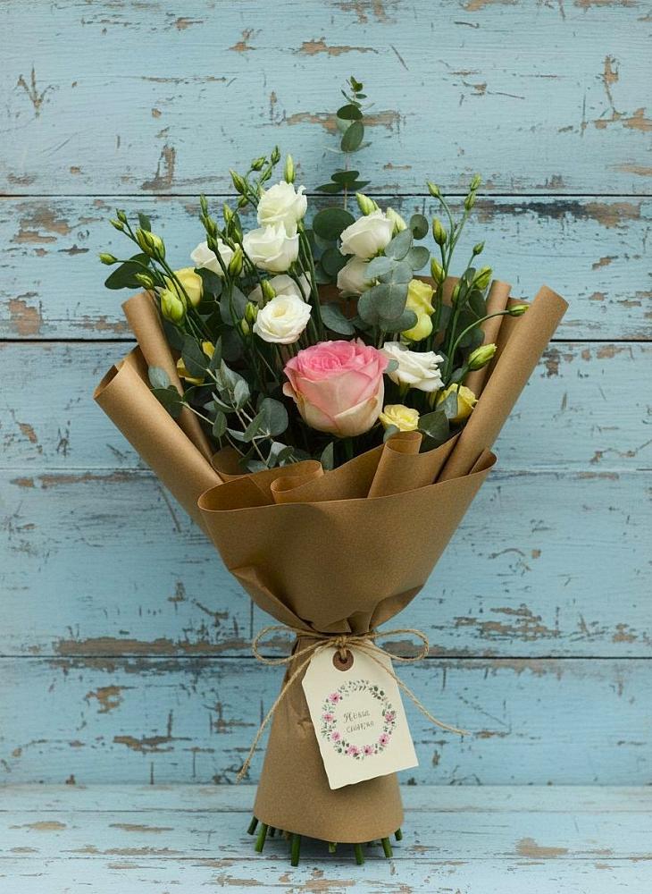 Букет цветов из: Розы и Лизиантусы в Николо-Александровском