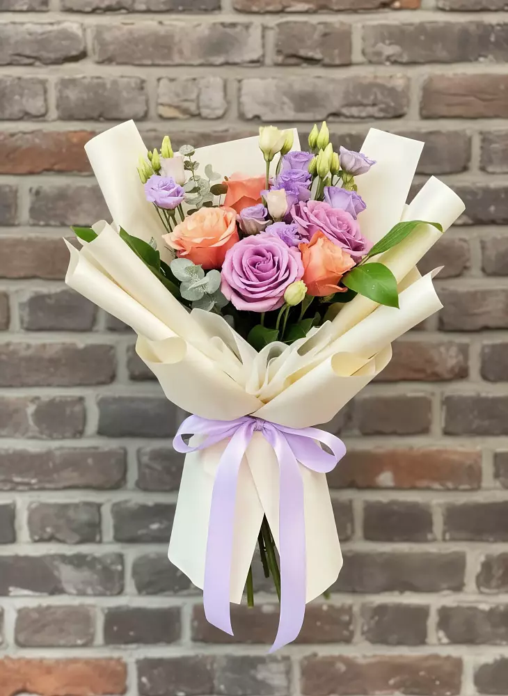 Букет цветов из: Лизиантусы и Розы в Николо-Александровском