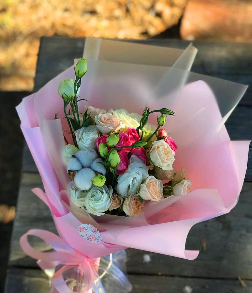 Букет цветов из: Розы и Лизиантусы в Николо-Александровском