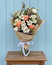 Букет цветов из:  Альстромерии, Лизиантусы, Розы и Хризантемы в Николо-Александровском