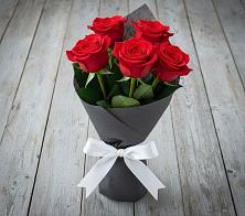 Букет 5 Красных роз Эдлесс Лав в Николо-Александровском