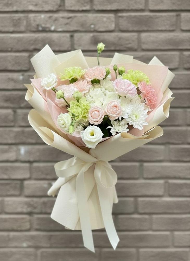 Букет цветов из: Гвоздики, Розы, Лизиантусы и Хризантемы в Николо-Александровском