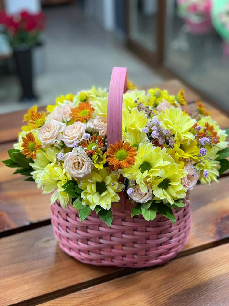 Цветочная композиция из Хризантемы и Розы в корзине в Николо-Александровском
