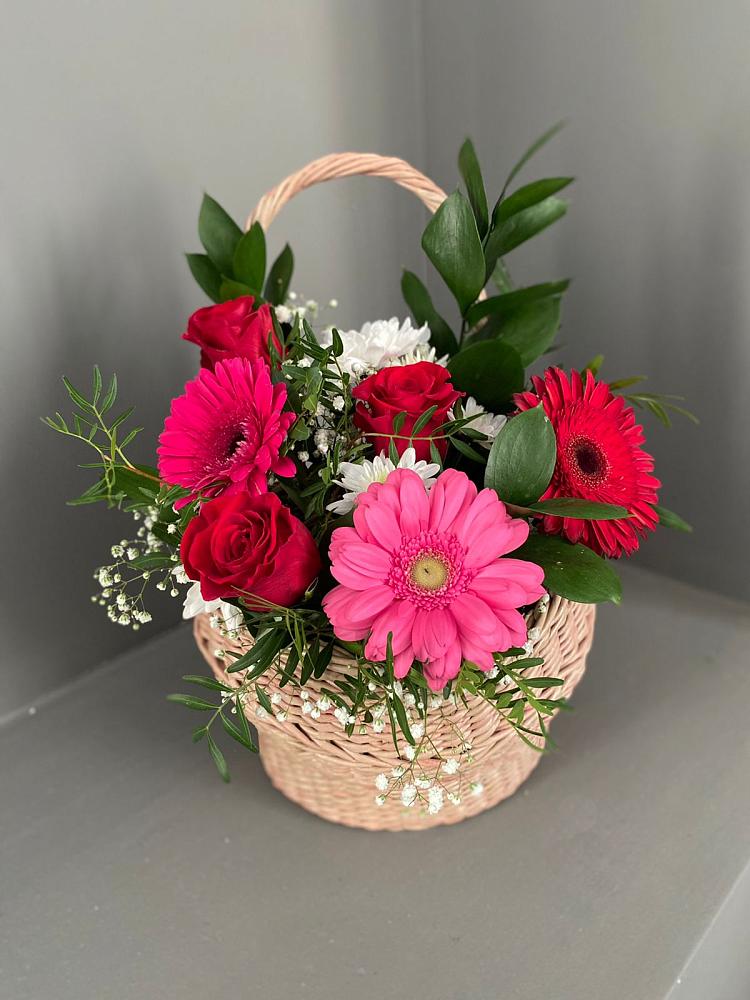 Цветочная композиция из Розы, Хризантемы и Герберы в корзине в Николо-Александровском