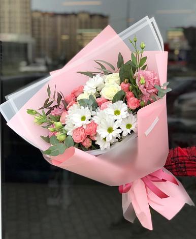 Букет цветов из: Розы, Лизиантусы и Хризантемы в Николо-Александровском