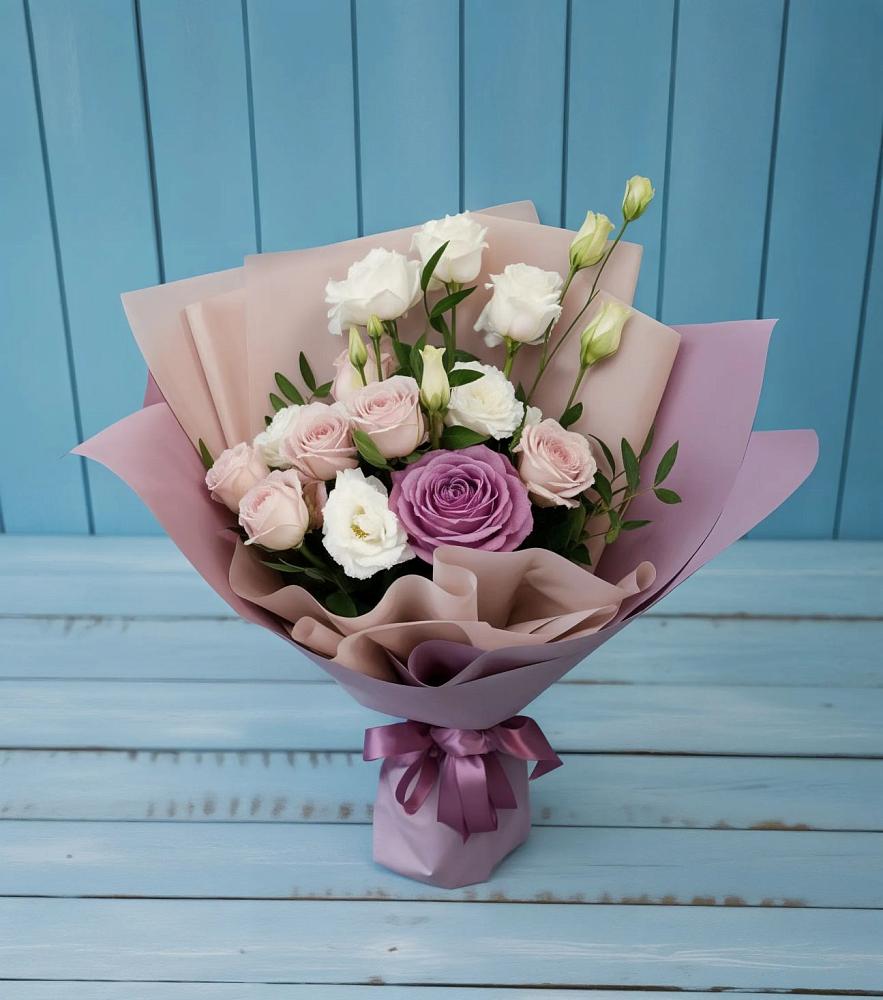 Букет цветов из: Розы и Лизиантусы в Николо-Александровском